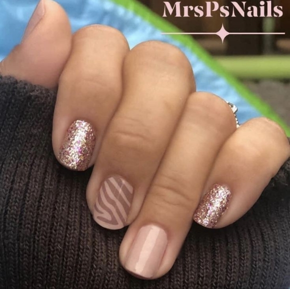 Color Street Nail Polish Strips in shade All Wild Up - Picture 3 of 3